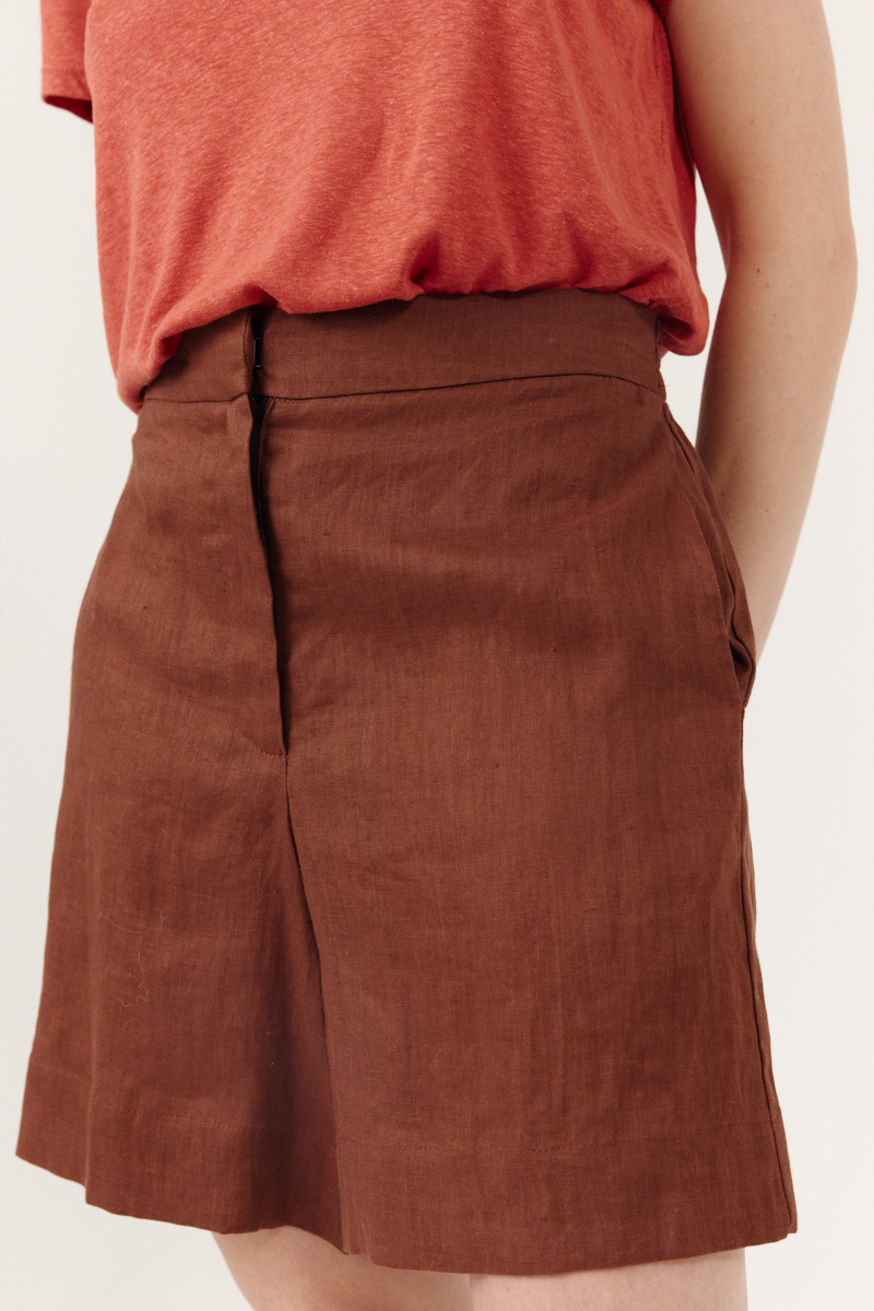 PANTALÓN CORTO IMERA COLOR MARRÓN 4